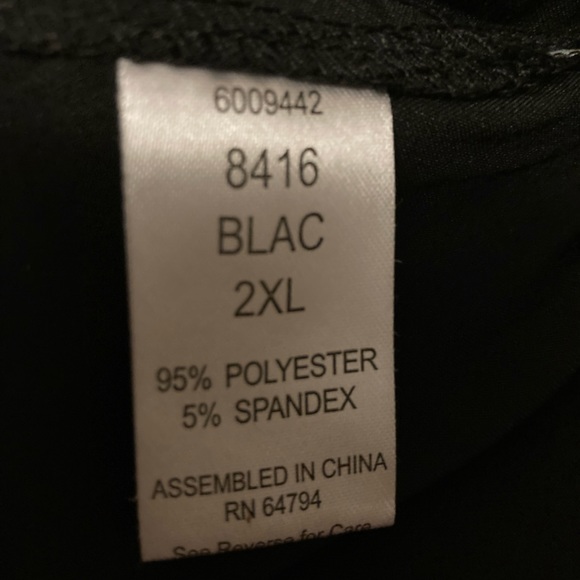 👚(bundle 4 items w/👚for $16) NWOT Black nurses uniform top - Picture 6 of 8